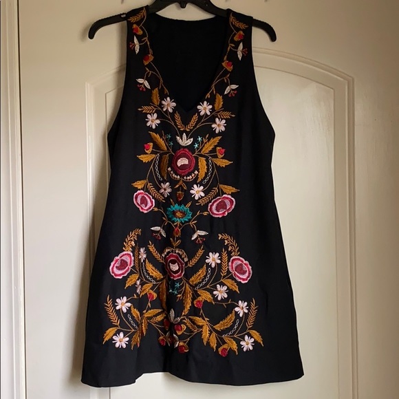 Dresses & Skirts - NWT. Large floral dress